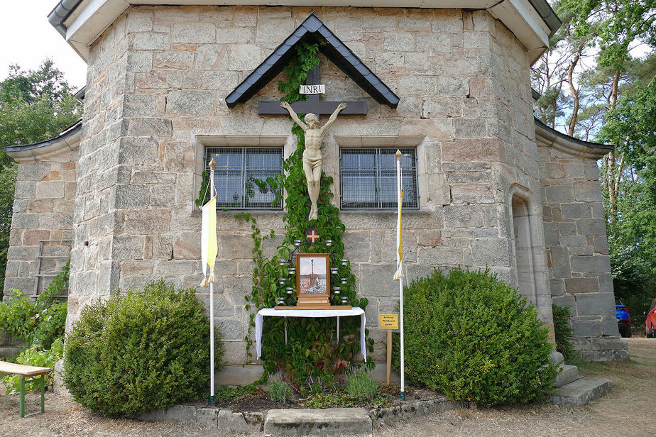 Feier des Mährisch-Neustädter Wachsstockfestes an der Weingartenkapelle in Naumburg